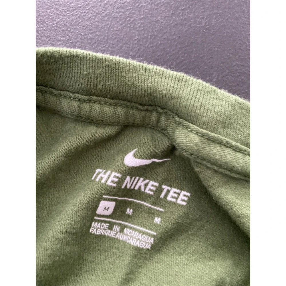 Nike Sportswear Swoosh Graphic T-Shirt Mens M Forest Green Short Sleeve‎ Tee